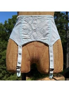 Vintage 40s/50s Pastel Baby Blue Embroidered Cotton Pinup Garter Belt